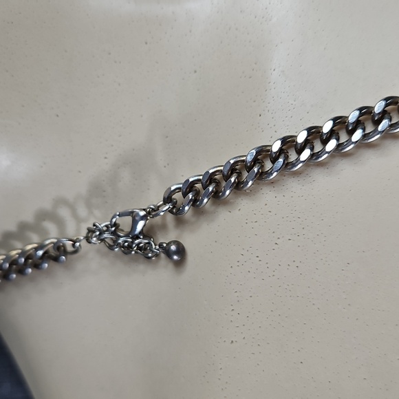 VINTAGE CHUNKY TURQUISE, WHITE,BLUE,CLEAR, AND SILVERTONE NECKLACE - Picture 4 of 8